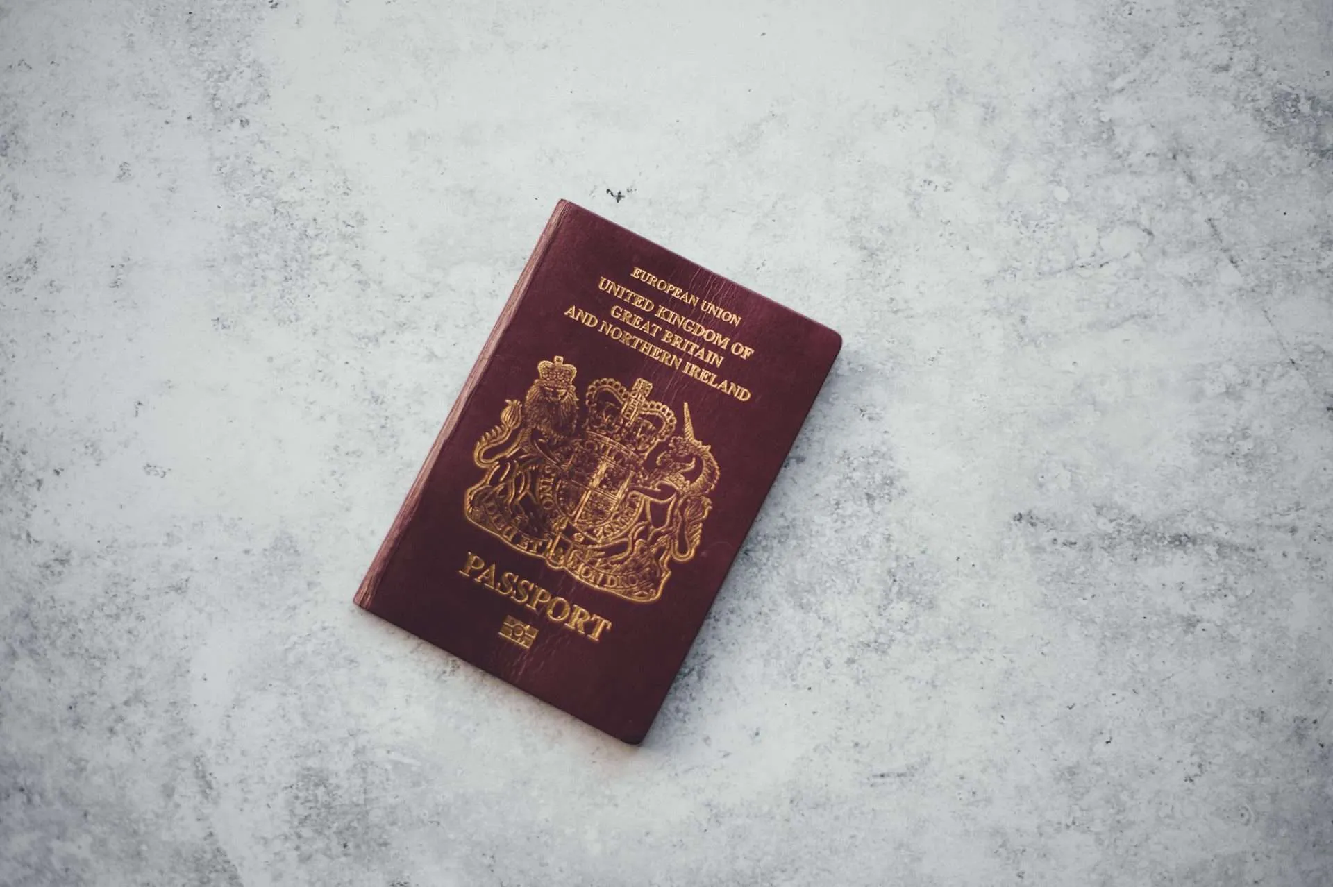 Can I work abroad as a tattooist?